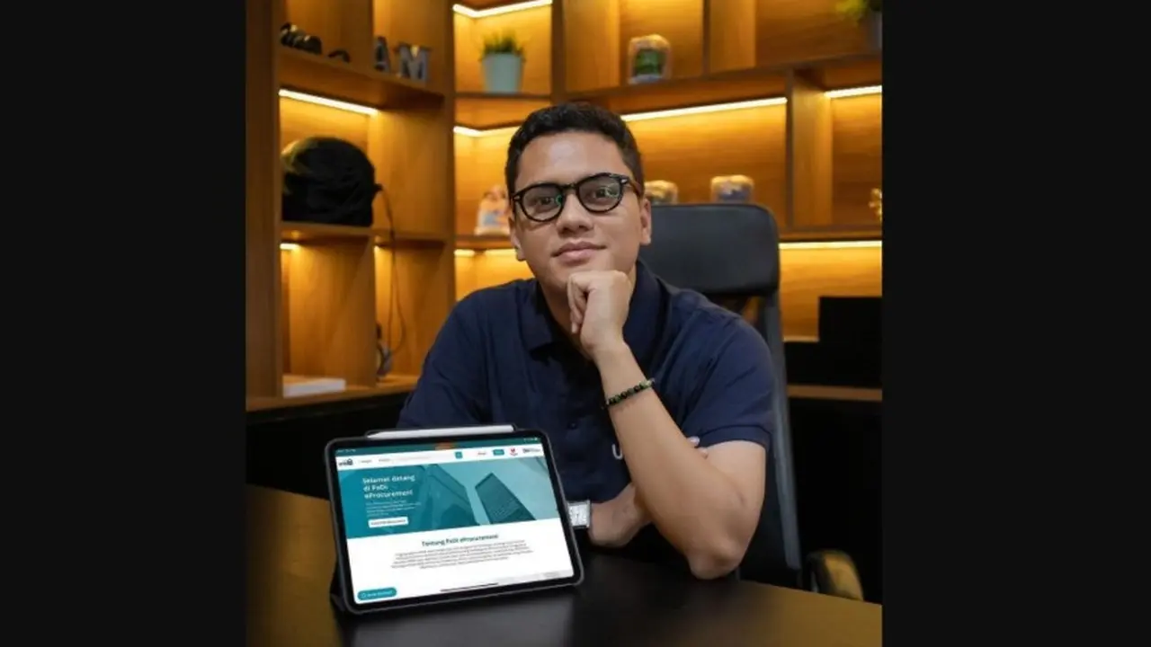 Arief Muhammad Bagi-Bagi Hampers 100 Vespa Gratis