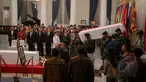 Sejumlah prajurit TNI mengusung peti jenazah Dubes Indonesia untuk Pakistan, Almarhum Burhan Muhammad di Gedung Pancasila Kemenlu, Jakarta, Selasa (19/5). Burhan wafat setelah menjalani perawatan pasca kecelakaan helikopter. (Liputan6.com/Faizal Fanani)