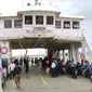 Penyeberangan Ujung Pelabuhan Tanjung Perak Surabaya. (Foto: Dian Kurniawan/Liputan6.com)