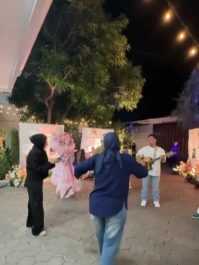 Halaman Rumah Irish Bella dan Haldy Sabri (Foto: Instagram @haldy_sabri)