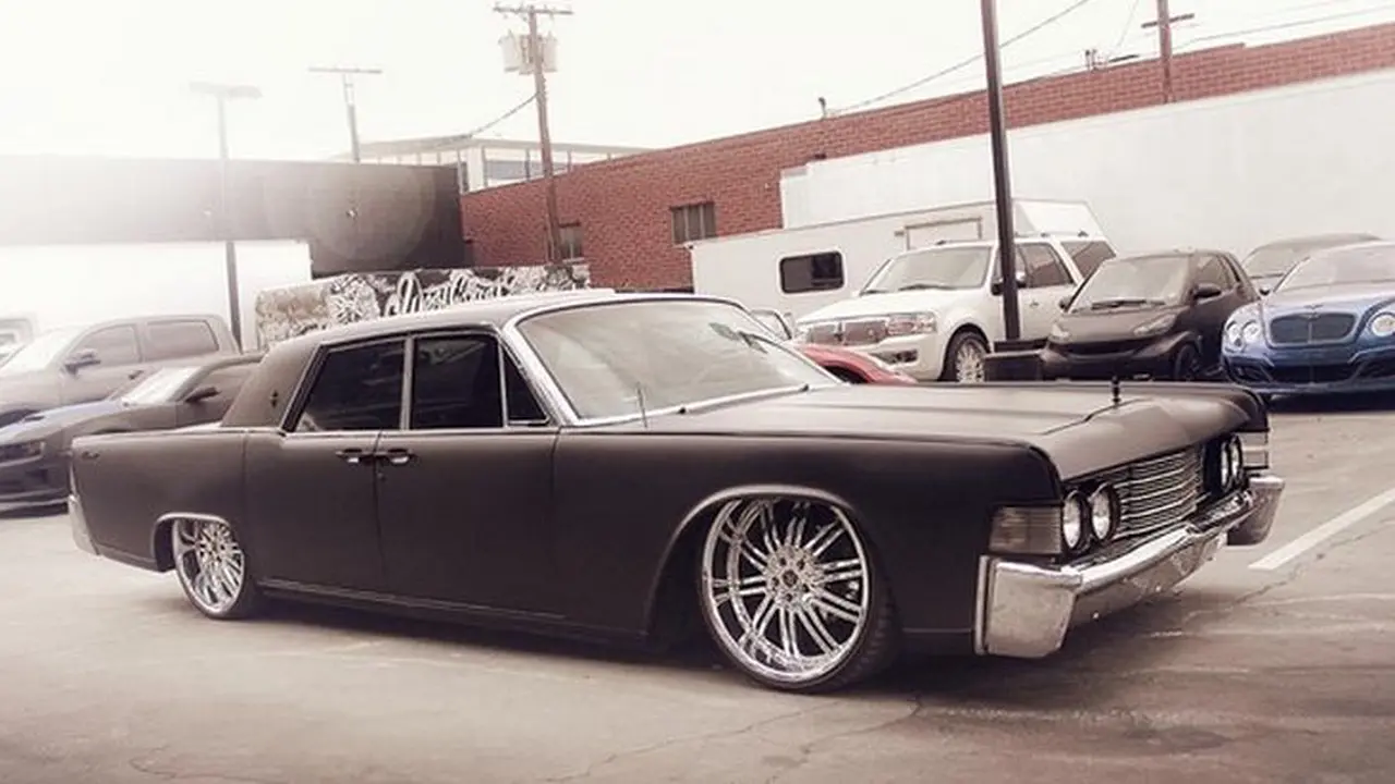 Bergaya Rapper, Justin Bieber Pamer Muscle Car
