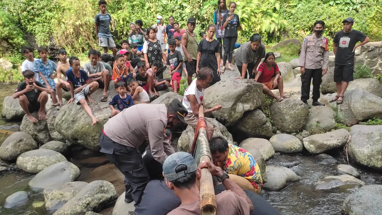 Mahasiswa Jurusan Biologi Universitas Jenderal Soedirman (Unsoed) Purwokerto tewas tenggelam di Curug Duwur, Purbalingga. (Foto: Liputan6.com/Rudal Afgani Dirgantara)