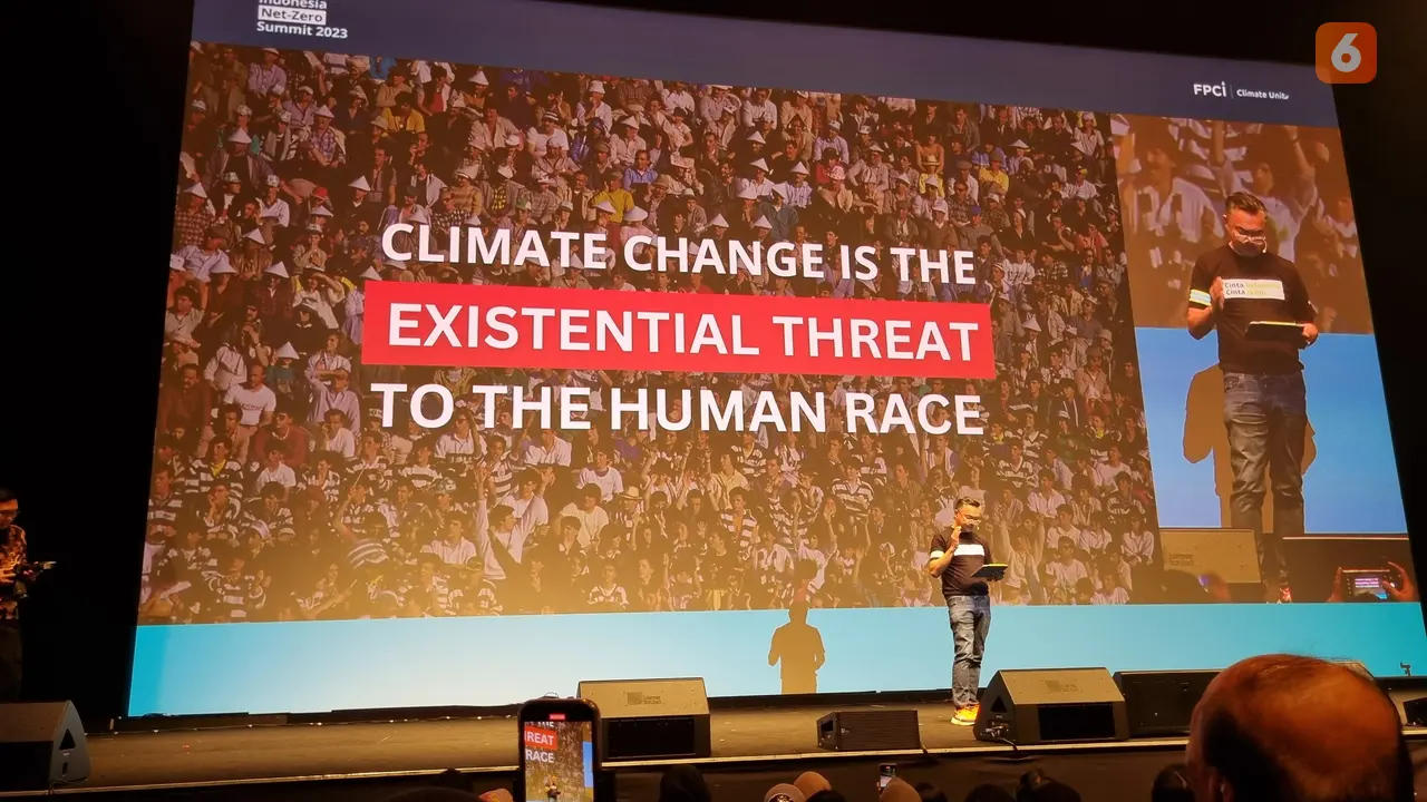 Pendiri FPCI Dino Patti Djalal membuka acara Indonesia Net-Zero Summit 2023. (Liputan6.com/Tanti Yulianingsih)