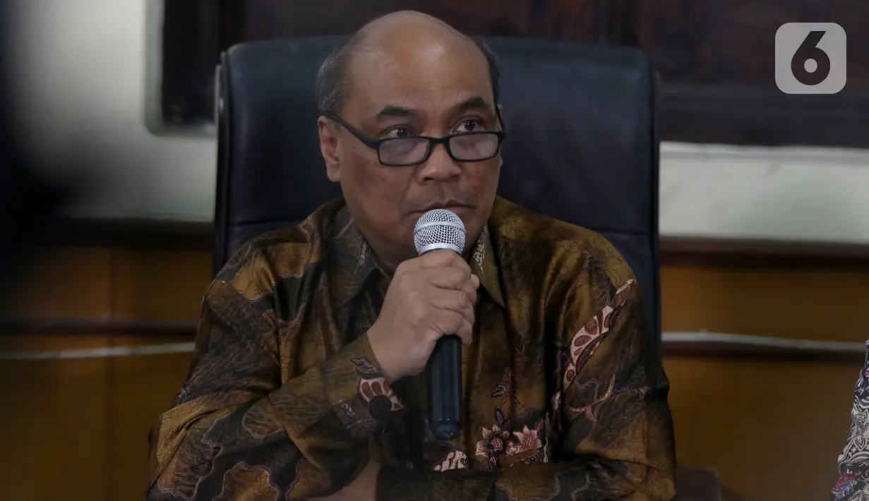 Ketua KNKT Soerjanto Tjahjono memberikan keterangan pers mengenai hasil investigasi kecelakaan pesawat Lion Air JT 610 di Jakarta, Jumat (25/10/2019). Ada sembilan faktor yang berkontribusi dalam kecelakaan pesawat yang jatuh 29 Oktober 2018 di Tanjung Karawang itu. (Liputan6.com/Johan Tallo)