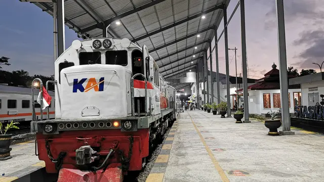 Sejumlah rangkaian kereta api bersiap melakukan perjalanan dari staisun Ketapang Banyuwangi (Istimewa)