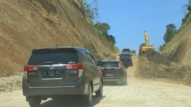 Proyek pembangunan Jalan Lingkar Timur Kuningan sepanjang 7,2 kilometer (km)