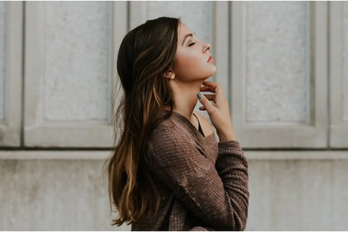 Makeup/copyright unsplash.com/@brookecagle