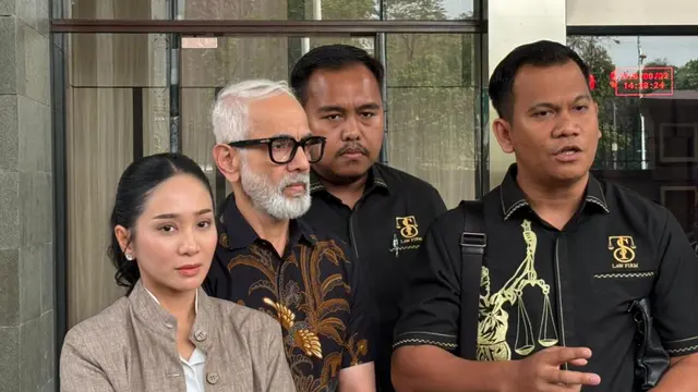 Bunga Zainal Dampingi Suami Sambangi Mabes Polri, Tagih Kelanjutan Kasus Dugaan Penipuan
