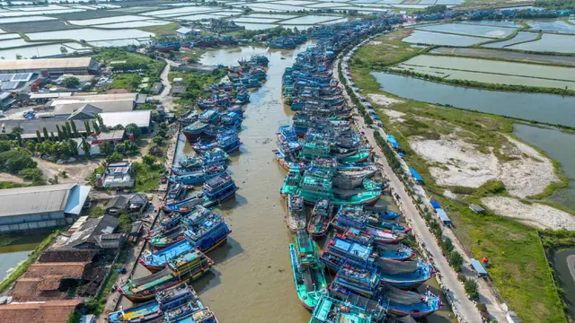 BBM Non Subsidi Naik Tinggi, Ribuan Nelayan Tambatkan Perahu