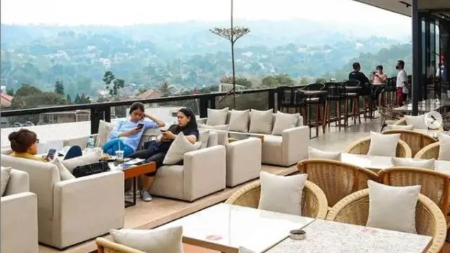 Sandiaga Uno Resmikan Hotel Milik Daniel Mananta, Bertema Indonesia Klasik dan Modern