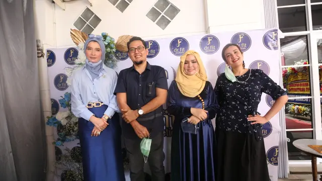 Arzeti Bilbina dan Andi Soraya bersama dr. Fitria, Owner dr. Fit Aesthetic