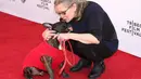 Kepergian Carrie Fisher meninggalkan luka untuk orang-orang tercintanya, seperti anak, keluarga dan para sahabatnya. Tak kalah, Gary sang anjing peliharaan Carrie pun sedih ditinggal untuk selamanya. (AFP/Bintang.com)