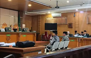 Bupati Bekasi Nonaktif Ade Kuswara Dituntut 7 Tahun