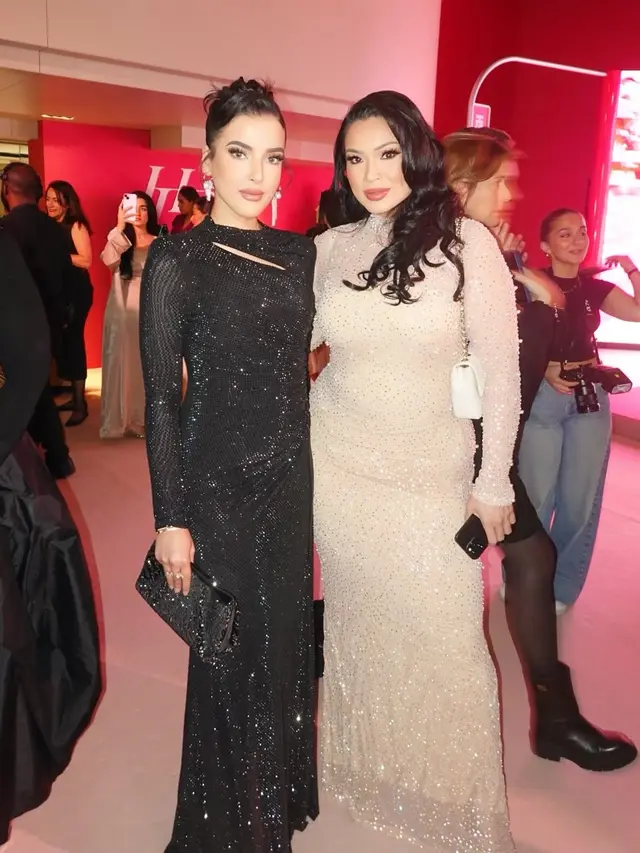 Gaya Glamor Tasya Farasya Bak Artis Hollywood Saat Jajal Glambot, Pakai Gaun Blink-Blink Rp13 Jutaan