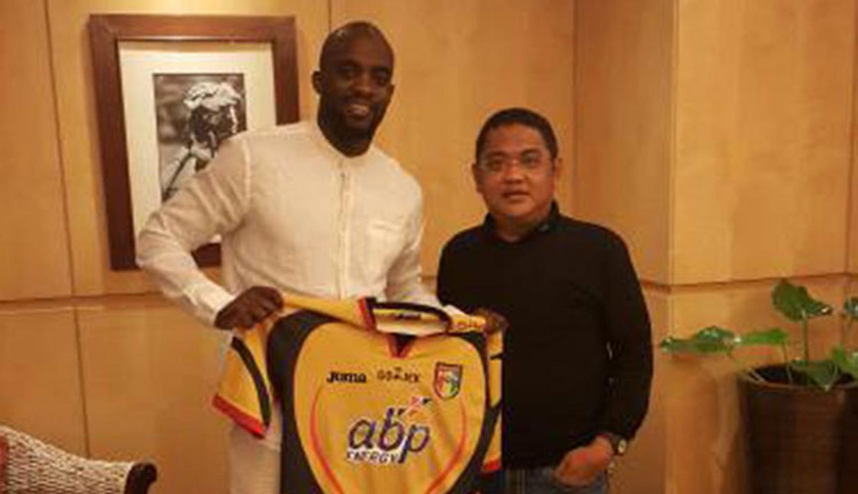 Mohamed Sissoko akhirnya menjadi salah satu pemain Marquee player di Indonesia dan bergabung bersama Mitra Kukar. Nilai kontrak Sissoko diperkitar berkisar Rp.7 Miliar.  (Bola.com/Dok. Mitra Kukar)