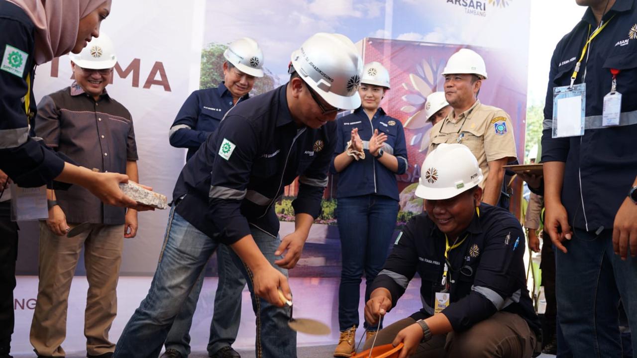 Arsari Tambang menyambut rencana pemerintah serius mengembangkan hilirisasi pertambangan di dalam negeri.