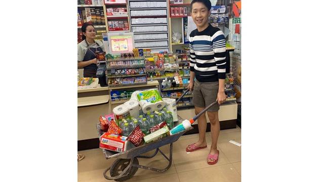 7 Potret Tas Belanja Ini Unik Banget, Bikin Geleng Kepala