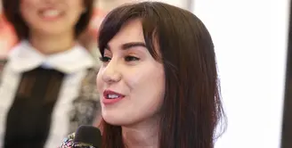 Berbeda dengan kebanyakan anak-anak remaja, yang merayakan valentine, yang jatuh tanggal 14 Februari. Bagi pemeran Irish Bella, bertepatan hari itu, ia pergunakan untuk menjalani syuting. (Adrian Putra/Bintang.com)