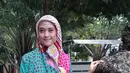 Awal mula keputusan berhijab saat Adhitya harus lakoni peran wanita muslimah. Ia pun kelimpungan lantaran kebanyakan busana yang dimilikinya terkesan seksi. (Galih W. Satria/Bintang.com)