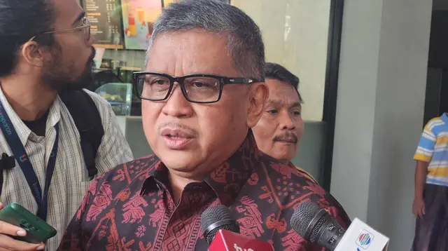 Sekretaris Jenderal PDIP Hasto Kristiyanto di UI, Depok, Senin (3/6/2024). (Liputan6.com/Dicky Agung Prihanto).