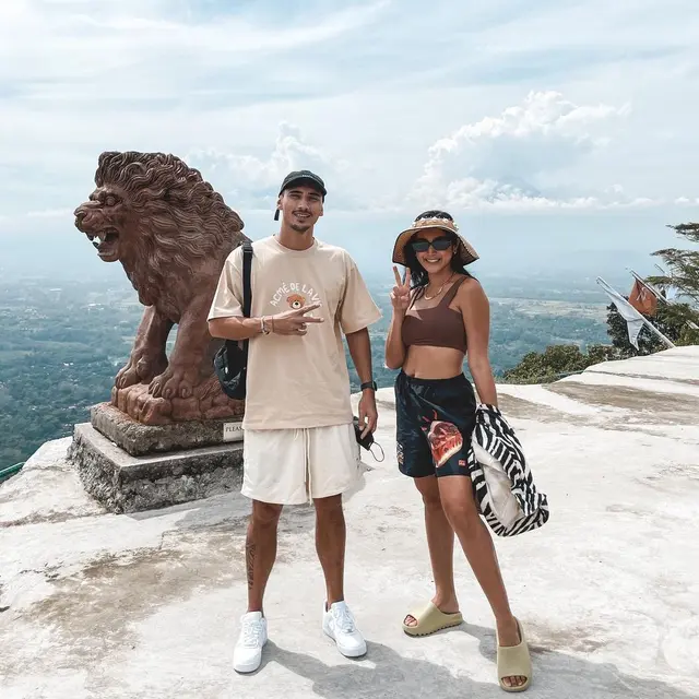 7 Potret Liburan Jessica Iskandar dan Vincent Varhaag di Bromo, Curi Perhatian