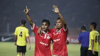 Ambrizal Umanailo (kiri) dan Novri Setiawan pemain muda Persija Jakarta pada Torabika Soccer Championship 2016. (Bola.com/Nicklas Hanoatubun)