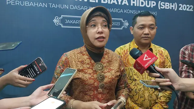 Plt Kepala BPS Amalia Adininggar Widyasanti dalam Sosialisasi Survei Biaya Hidup (SBH), di Kantor BPS, Jakarta, Selasa (12/12/2023). (Arief/Liputan6.com)