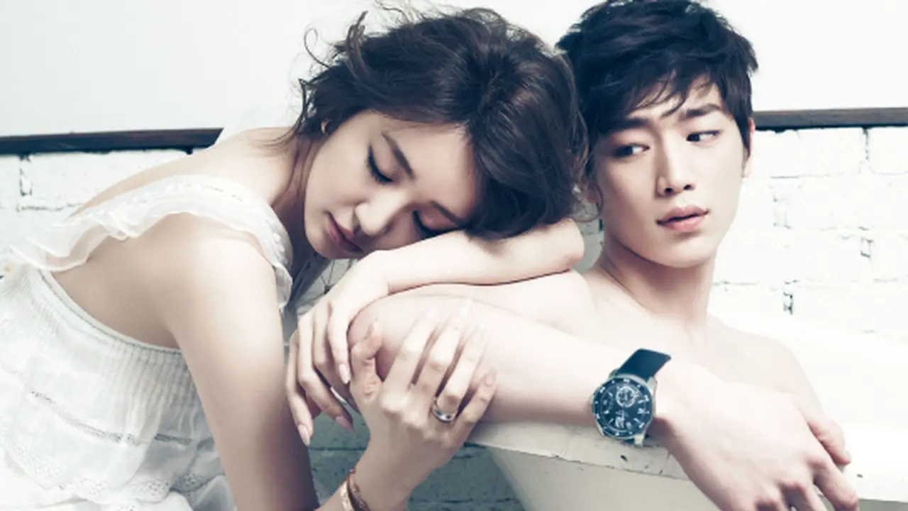 Keintiman Yoon Eun Hye dan Seo Kang Joon di Cover Majalah