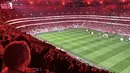Spektakuler! Kata yang tepat untuk menggambarkan pengalaman menonton langsung pertandingan antara Benfica FC melawan Estrela Amadora. (AFP/Bagaskara Lazuardi)