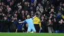 Ekspresi pemain Manchester City, Sergio Aguero saat merayakan golnya ke gawang Burnley pada lanjutan Premier League di Etihad Stadium, (2/1/2017).  Manchester City menang 2-1. (Reuters/Anthony Devlin)