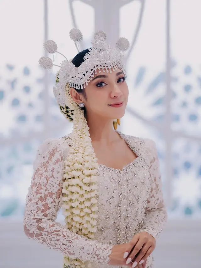 7 Momen 'Pernikahan' Dinda Kirana dan Jonathan Frizzy Ini Bikin Netizen Terkejut
