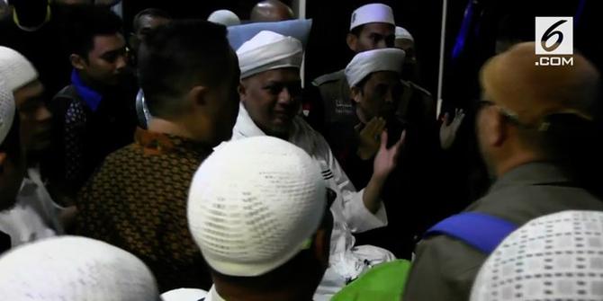 VIDEO: Berobat ke Malaysia, Arifin Ilham Naik Jet Pribadi