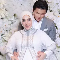 Gaya Syahrini Pamer Baby Bump saat Hamil 7 Bulan. [@princessyahrini]
