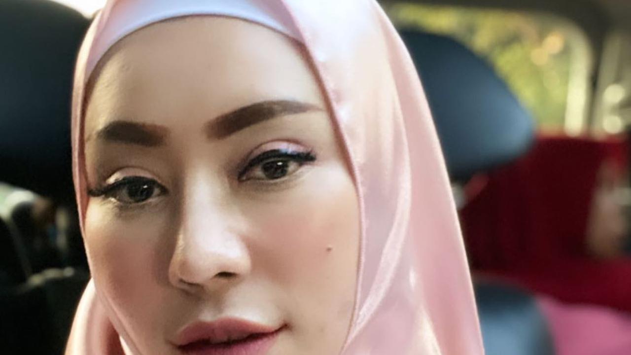 Berhijab Usai Sakit Aneh, Ini 6 Potret Gaya Terbaru Baby Sexyola