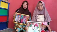 Orangtua dan istri Tomy berharap suaminya itu bisa kembali ke Purwakarta. Tomy ke Papua mengabdikan diri sebagai guru di salah satu sekolah dasar setelah sebelumnya mengikuti program relawan pengajar pada 2014. (Liputan6.com/ Abramena)