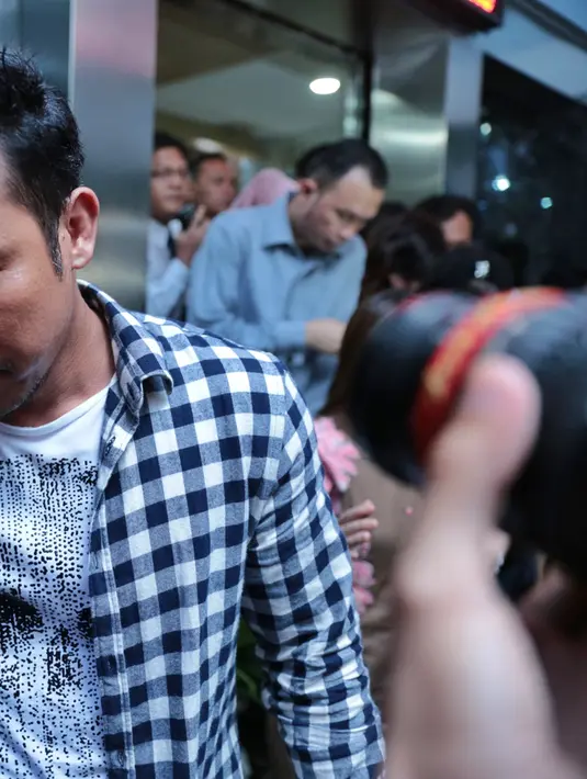 Denny Cagur sebagai host program musik pagi tersebut, dilaporkan Fahira Idris anggota DPD RI, karena diduga memprovokasi. (Adrian Putra/Bintang.com)