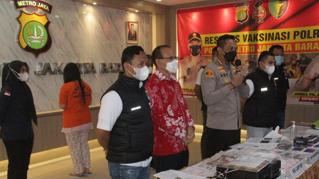 Polres Metro Jakarta Barat mengamankan terduga pelaku penipuan investasi bodong perusahaan bernama Lucky Star.