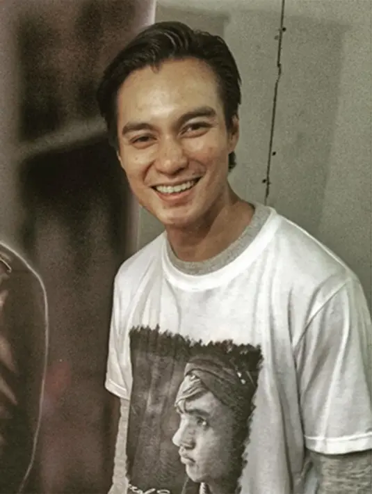 Dalam keterangan foto ia menulis kalimat singkat, tapi penuh makna. ‘buat baju nikah .."akhirnya’, ungkap Baim Wong. (Via Instagram/@Baimwong)