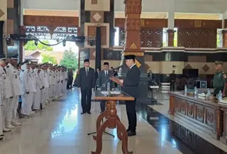 Pelantikan pejabat Kades di Tuban. (Liputan6.com/Ahmad Adirin)