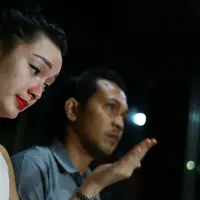 "Neng tidak ada niat untuk lecehkan negara Neng sendiri. Neng mohon dibukakan pintu maaf. Untuk pemerintahan, Neng minta maaf kepada presiden RI, DPR RI, Panglima, Kepala Kejaksaan Agung, Ketua MA, Kapolri," ujarnya. (Deki Prayoga/Bintang.com)