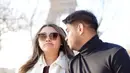 Momen saat keduanya berada di Paris karena pekerjaan diproyek yang sama. Pasangan sahabat yang dekat sejak SMA ini seringkali dianggap berpacaran oleh penggemarnya. (Instagram/@clarissaputri_)
