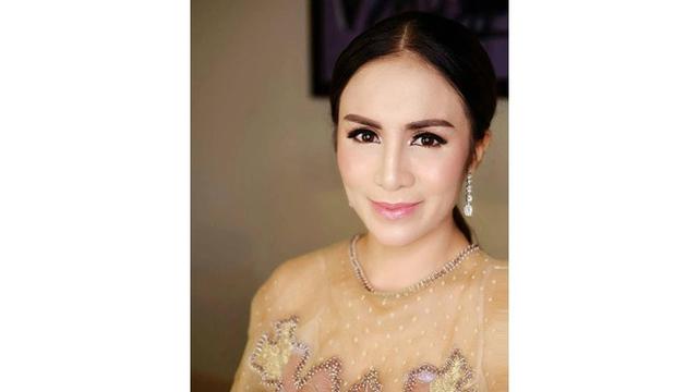 6 Gaya Momo Geisha Berdandan Bak Pejabat, Jadi Sorotan Publik