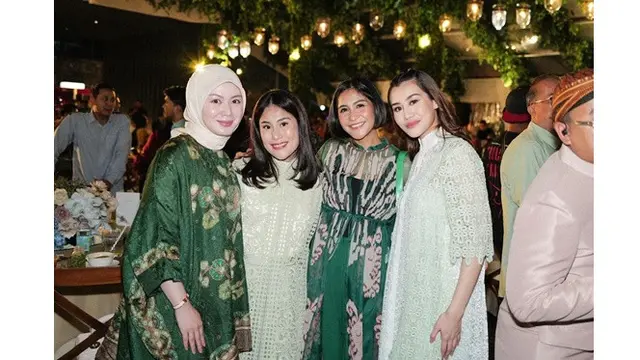 8 Potret Artis di Acara Pengajian dan Mitoni Shandy Purnamasari, Bertabur Bintang