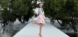 Jisoo BLACKPINK di Dior Show Paris Fashion Week (credit: instagram.com/sooyaaa__)