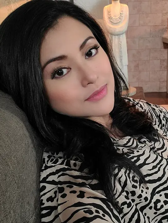 Nessa Sadin akan genap berumur 40 tahun pada Agustus 2021 mendatang. Meskipun begitu, Nessa tetap terlihat awet muda. (Foto: instagram.com/nessa.sadin)