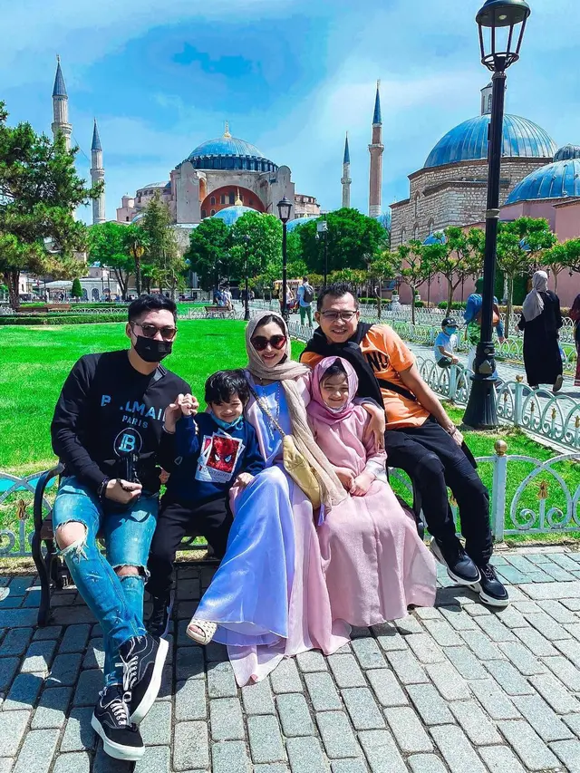 7 Potret Ashanty dan Keluarga saat Berada di Turki, Liburan Sekaligus Berobat
