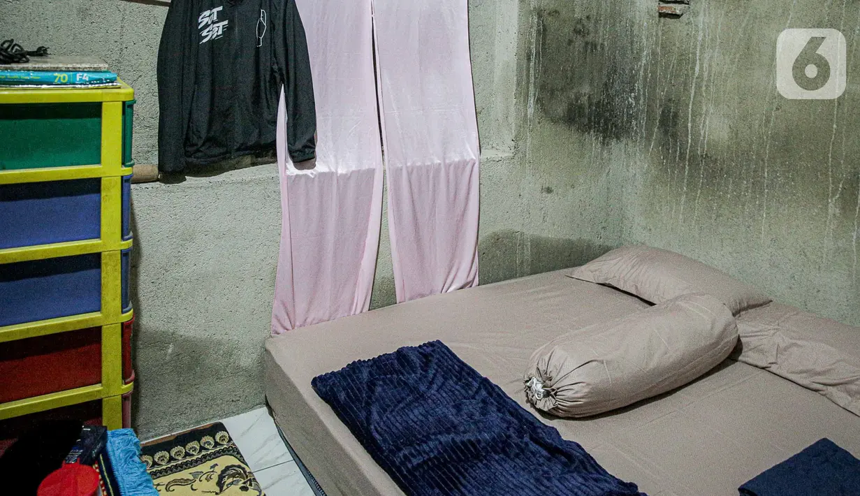 Suasana kamar tempat calon presiden nomor urut 3 Ganjar Pranowo saat menginap di rumah warga di Tegal, Jawa Tengah, Rabu (10/1/2024). (Liputan6.com/Faizal Fanani)