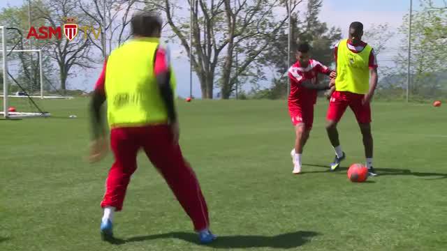 Kemampuan Geoffrey Kondogbia dari AS Monaco mempertahankan bola seperti ini sangat dibutuhkan oleh lini tengah Inter Milan.