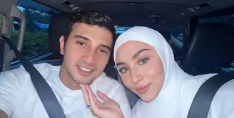 Bintang sinetron Margin Wieheerm belakangan ini tampil  berhijab. Penampilan istri Ali Syakieb itu dipuji makin cantik setelah berhijab. Belum lama ini, ia mengungkapkan alasannya hingga akhirnya memutuskan berhijab. [Instagram/marginw]