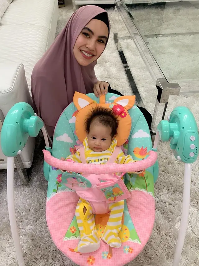 6 Potret Rumah Kartika Putri, Konsep Elegan dengan Nuansa Putih